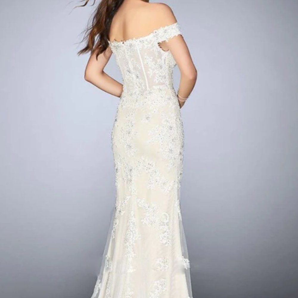 Dress - Picture 2 of 6